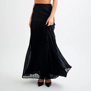 NWT Meshki Jillian Pleated Maxi Skirt – Black